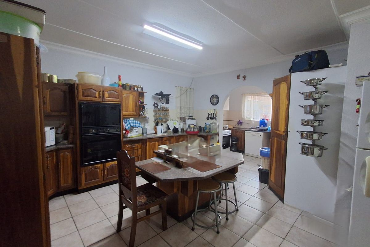 3-Bedroom Family Home with  Beautiful Garden for Sale - Photo 3