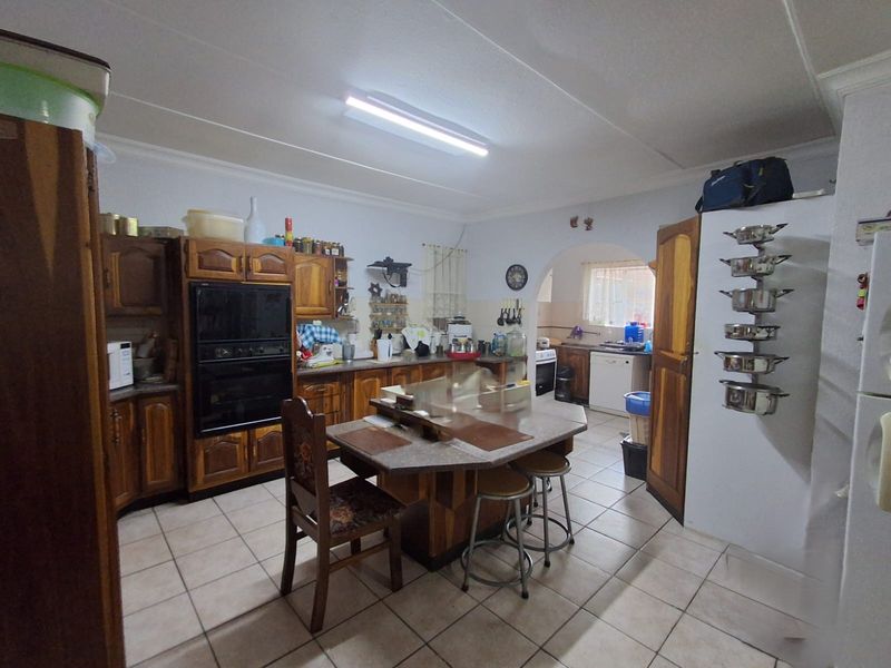 3-Bedroom Family Home with  Beautiful Garden for Sale - Photo 3