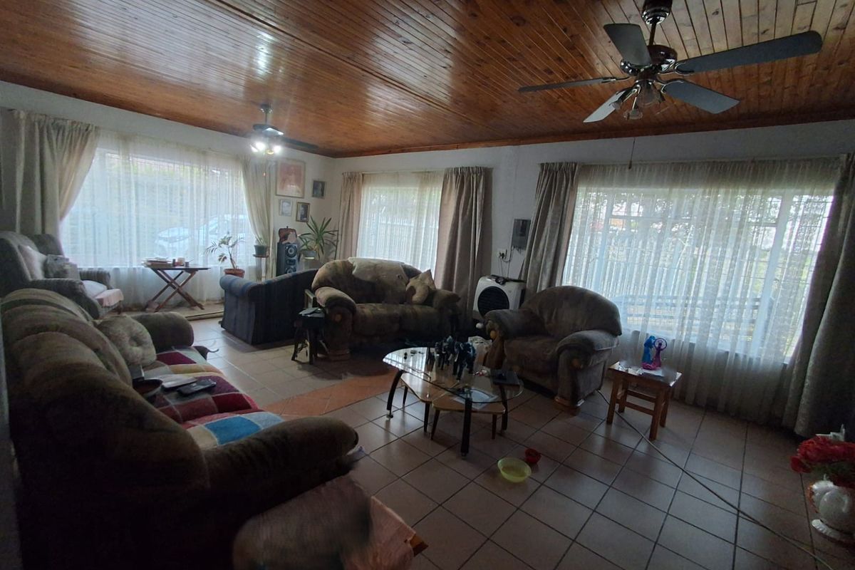 3-Bedroom Family Home with  Beautiful Garden for Sale - Photo 2