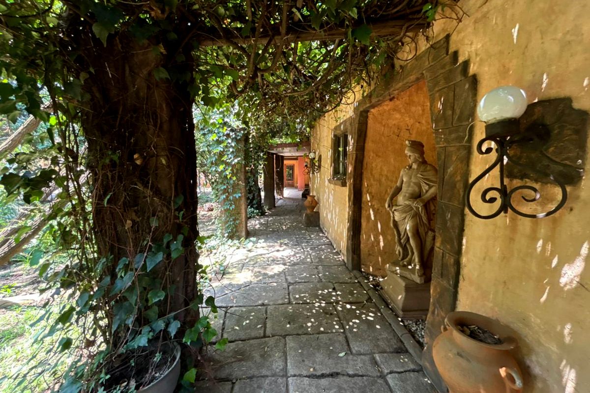 A Wedding Destination Waiting for Its Next Custodian - Photo 4