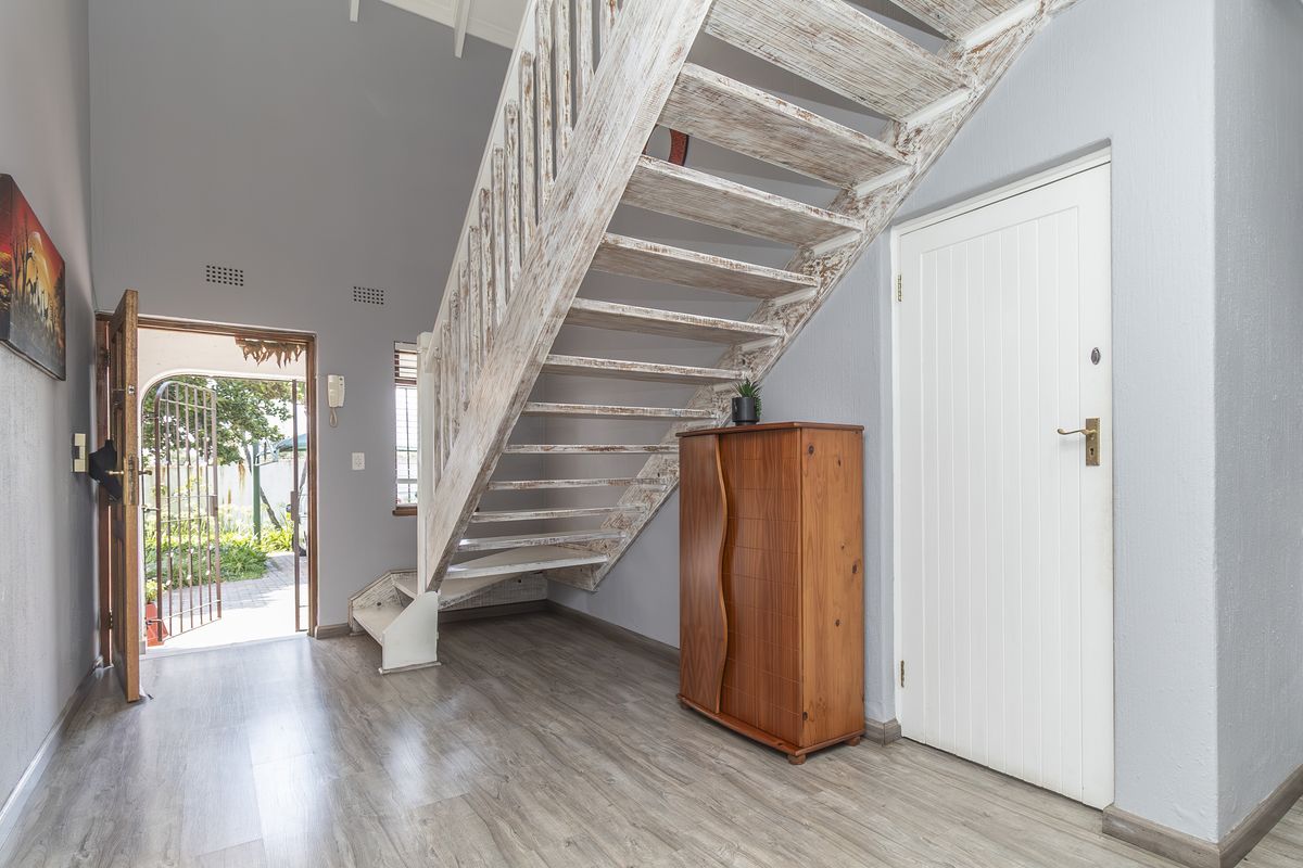 Modern, Spacious Lock and Go Duplex in Boutique Style Complex - Photo 2