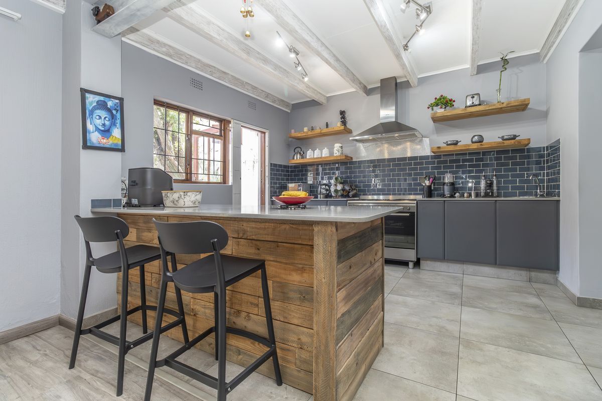 Modern, Spacious Lock and Go Duplex in Boutique Style Complex - Photo 5