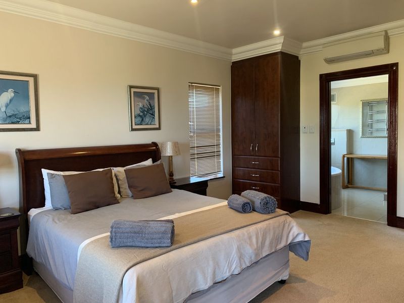 Elegant  Apartment with Ocean Views - Photo 4