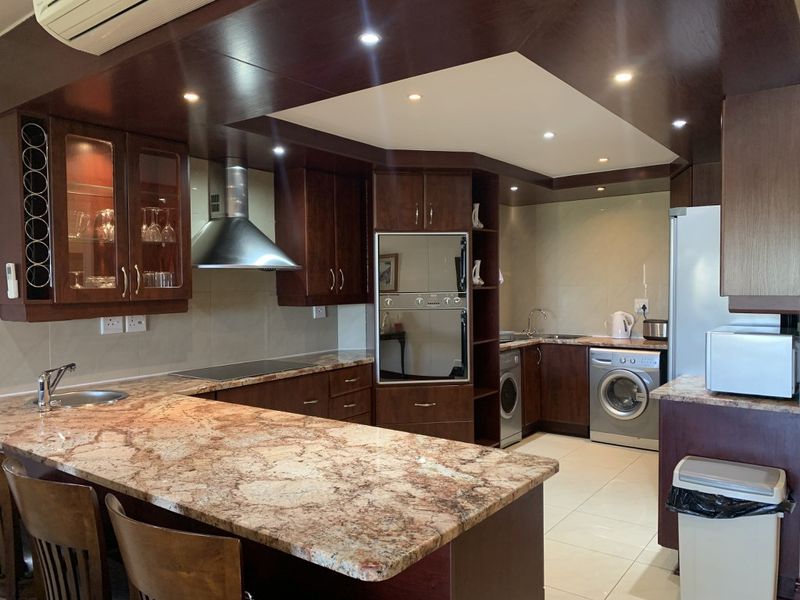 Elegant  Apartment with Ocean Views - Photo 3