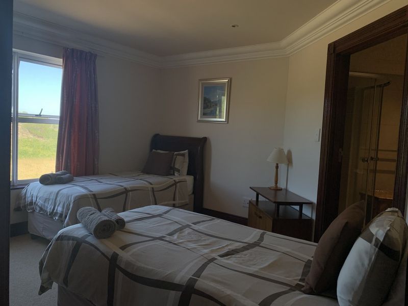 Elegant  Apartment with Ocean Views - Photo 5