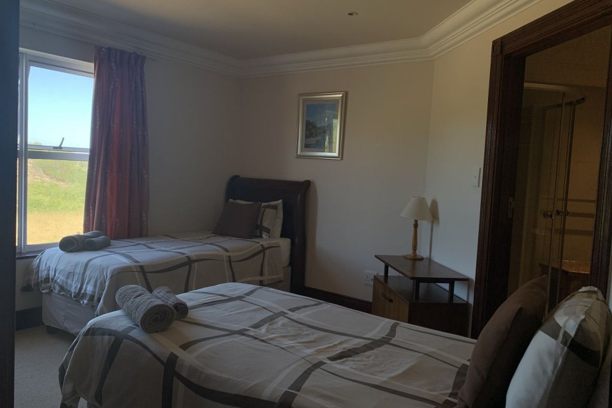 Elegant  Apartment with Ocean Views - Photo 5