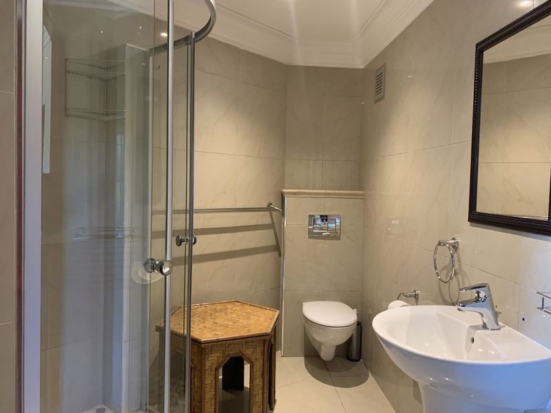 Elegant  Apartment with Ocean Views - Photo 9