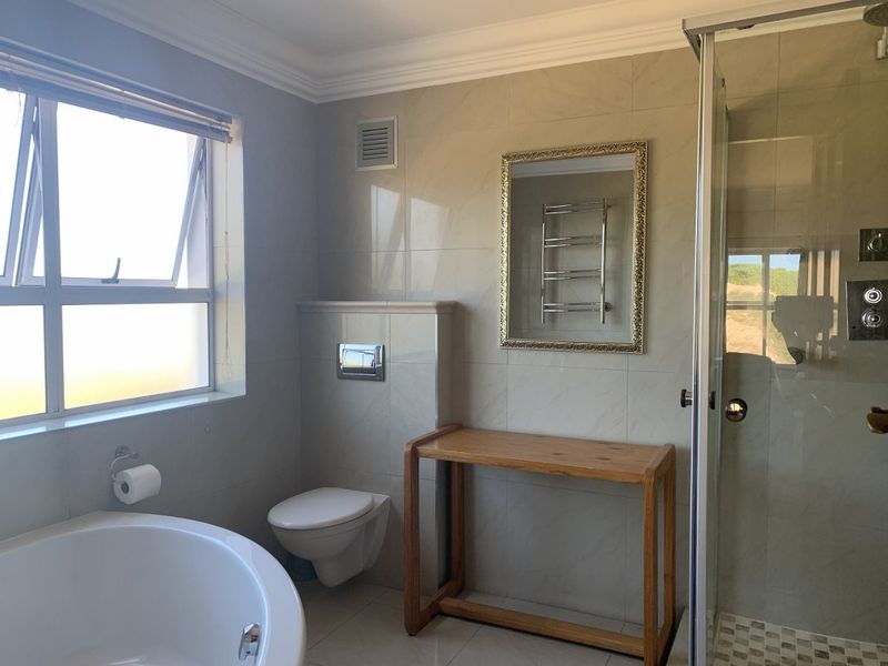 Elegant  Apartment with Ocean Views - Photo 8