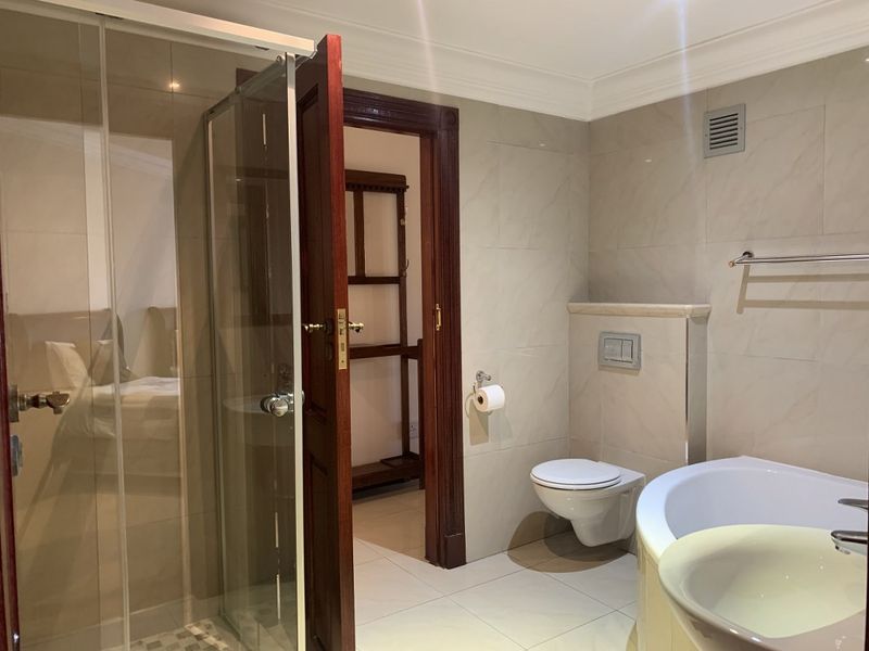 Elegant  Apartment with Ocean Views - Photo 7