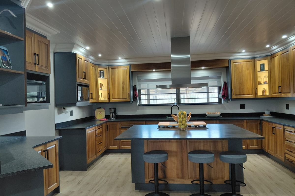 Luxury Country Living at the coast with Exceptional Views - Photo 4