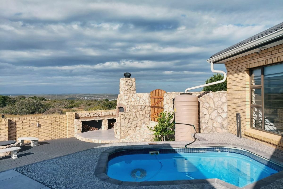 Luxury Country Living at the coast with Exceptional Views - Photo 2