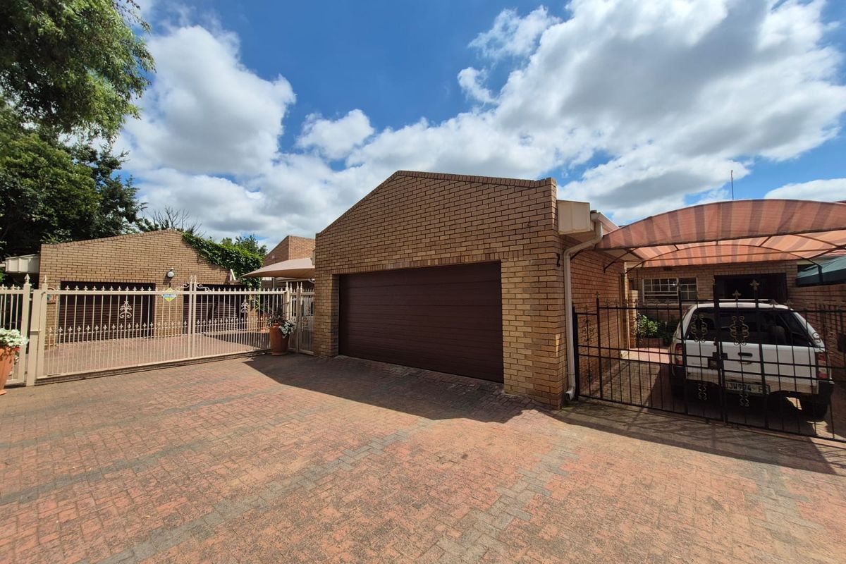 Lock-Up-and-Go Townhouse | Pet Friendly | Walk to All Amenities - Photo 4