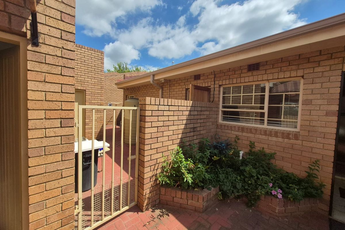 Lock-Up-and-Go Townhouse | Pet Friendly | Walk to All Amenities - Photo 3