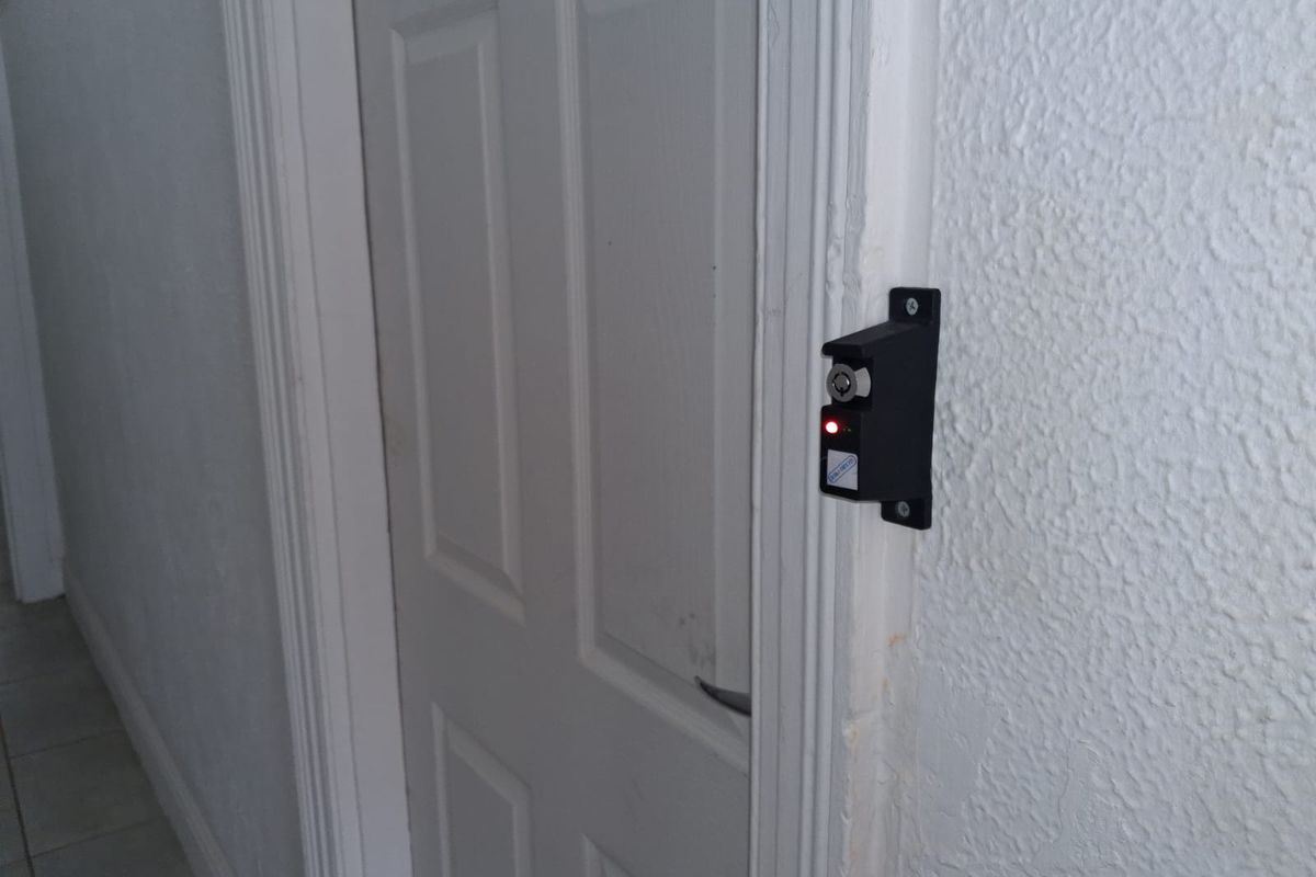 Rooms number 10 ,11 with shared kitchen, bathroom,  very secure - street parking only - Quigney - Photo 5