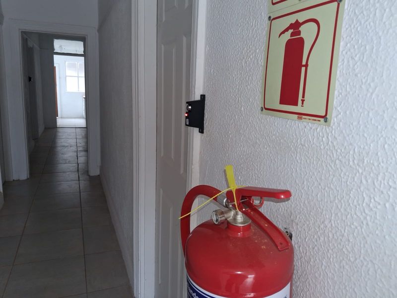 Rooms number 10 ,11 with shared kitchen, bathroom,  very secure - street parking only - Quigney - Photo 4