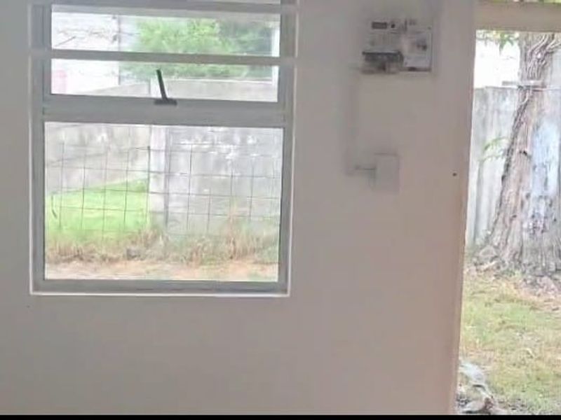 Rooms number 10 ,11 with shared kitchen, bathroom,  very secure - street parking only - Quigney - Photo 9