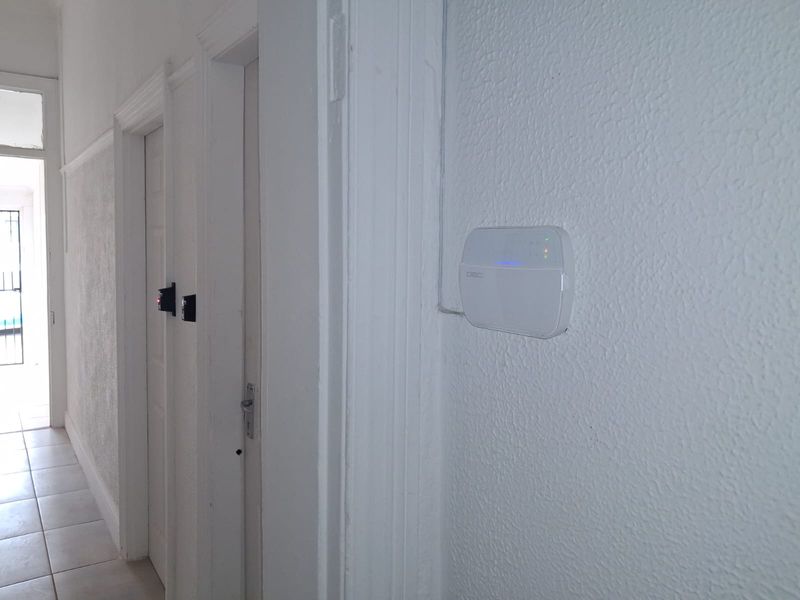 Rooms number 10 ,11 with shared kitchen, bathroom,  very secure - street parking only - Quigney - Photo 7