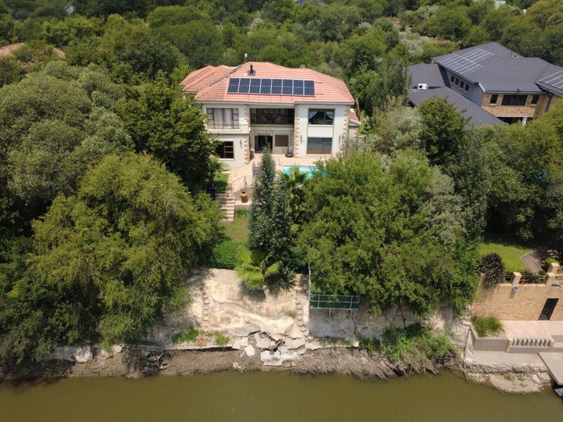 Home with stunning river view for sale in Vaal De Grace Nature Estate - Photo 2