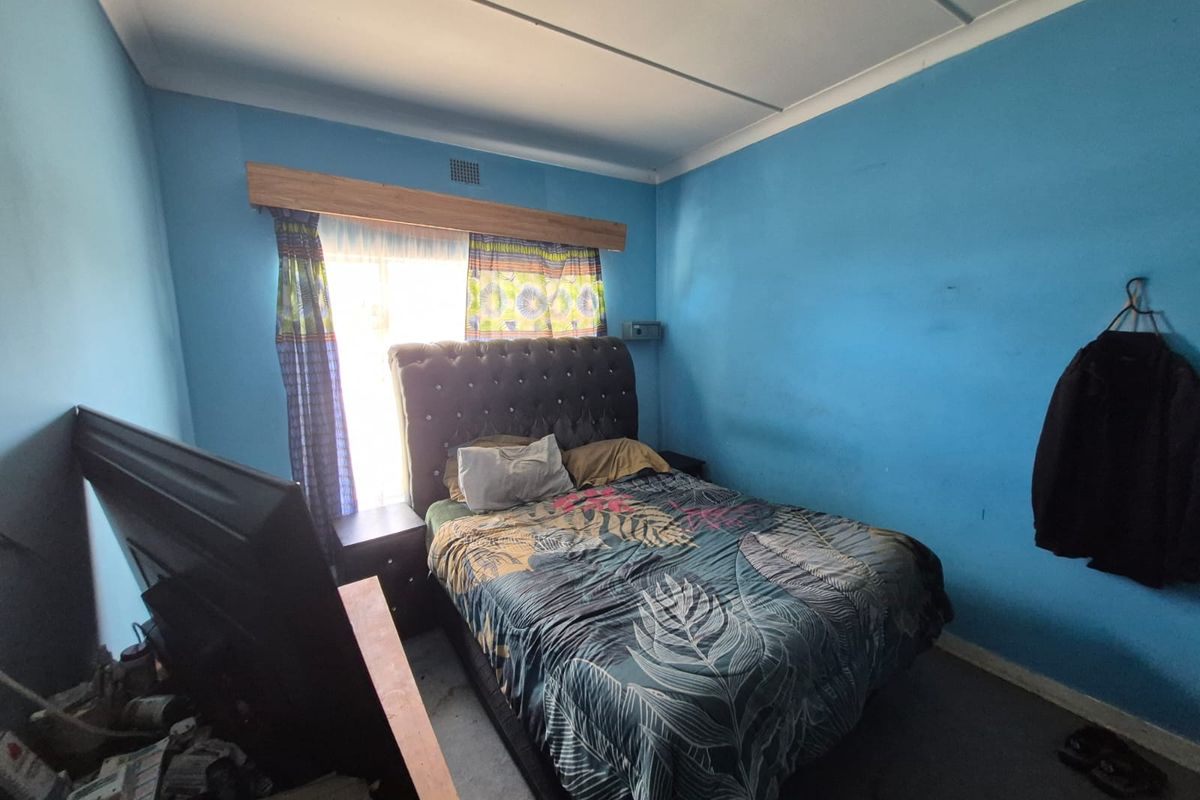 Calling all home renovators! This property is full of potential and needs some TLC. - Photo 5