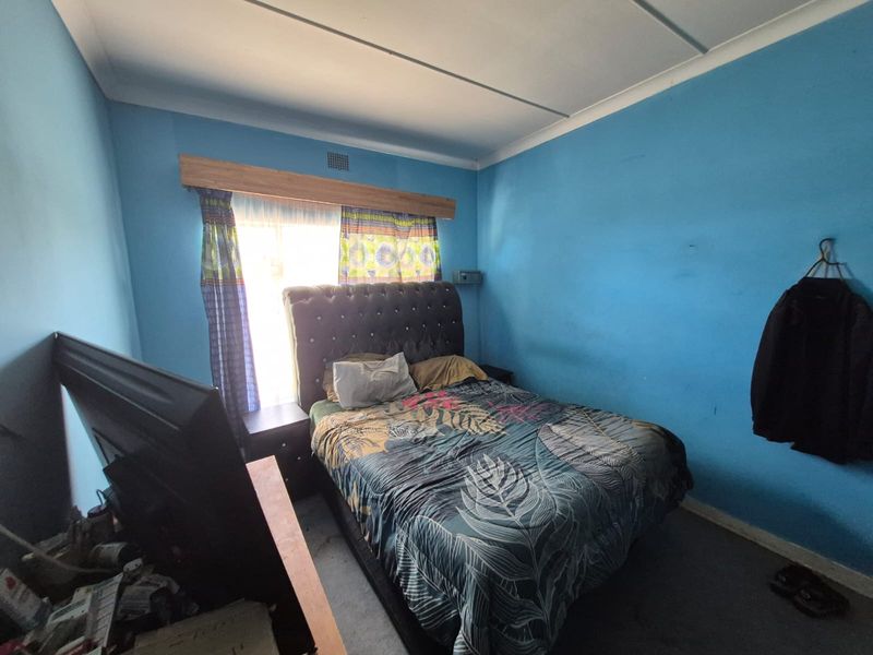 Calling all home renovators! This property is full of potential and needs some TLC. - Photo 5