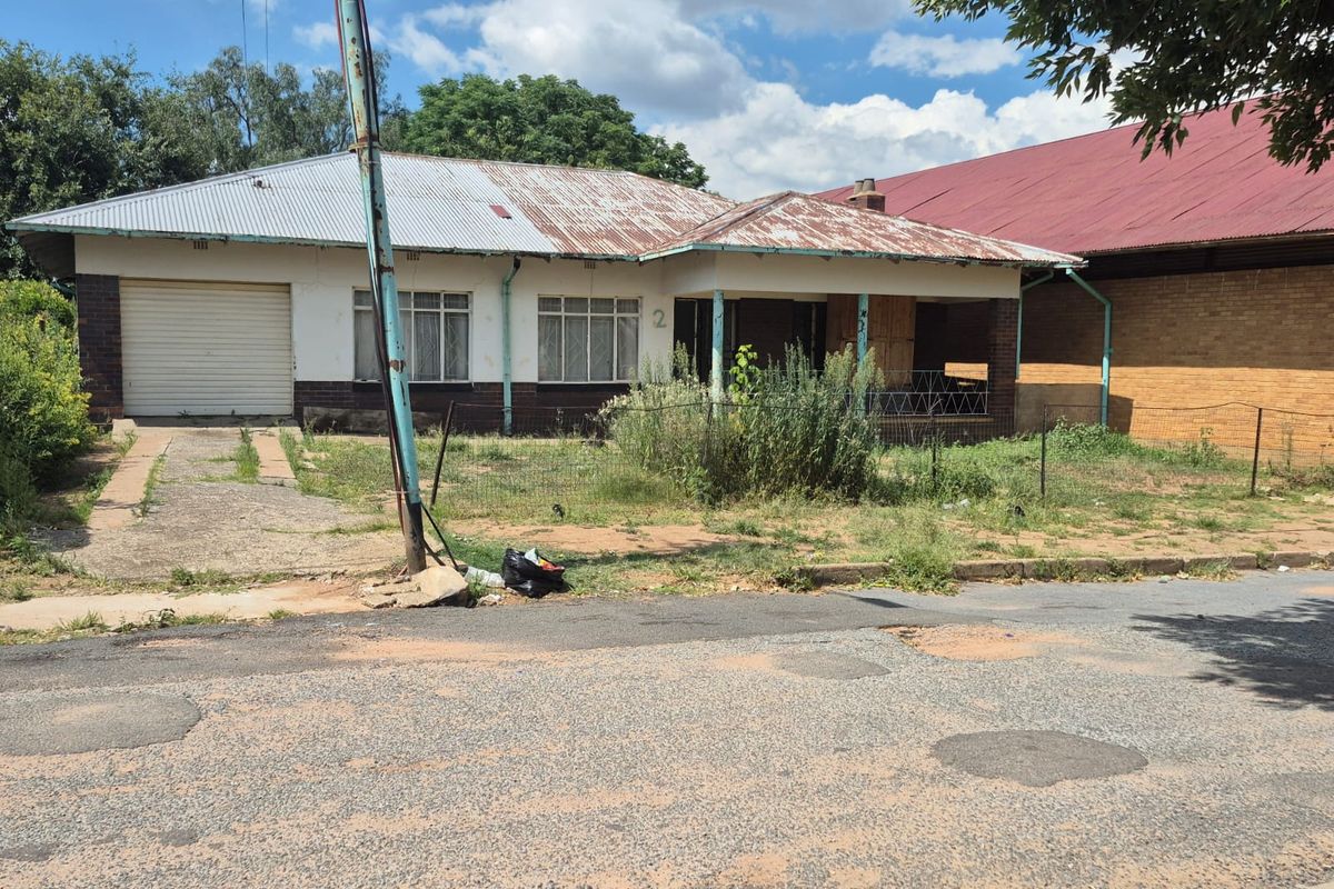 Calling all home renovators! This property is full of potential and needs some TLC. - Photo 2