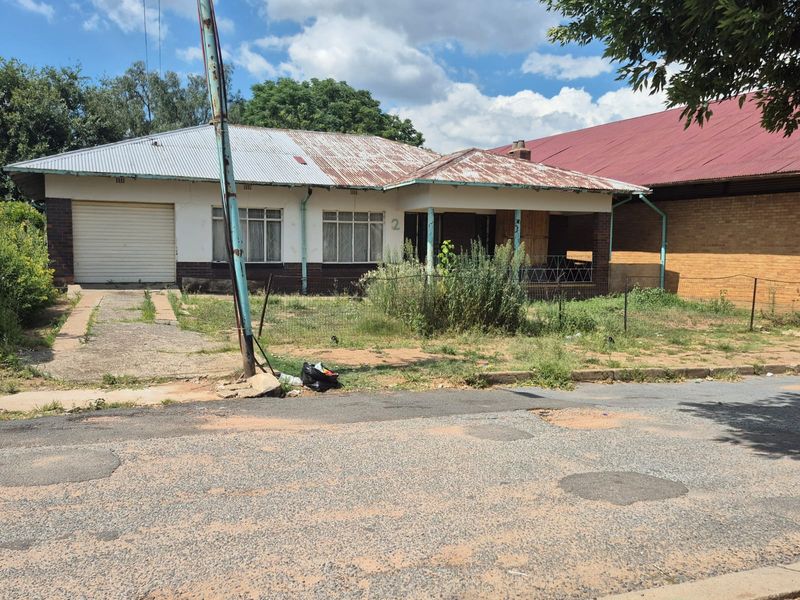 Calling all home renovators! This property is full of potential and needs some TLC. - Photo 2