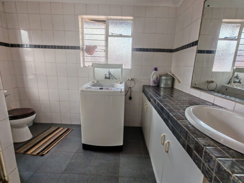 l 3 Bedroom house for sale with a swimming pool in Sasolburg Ext 23 - Photo 9