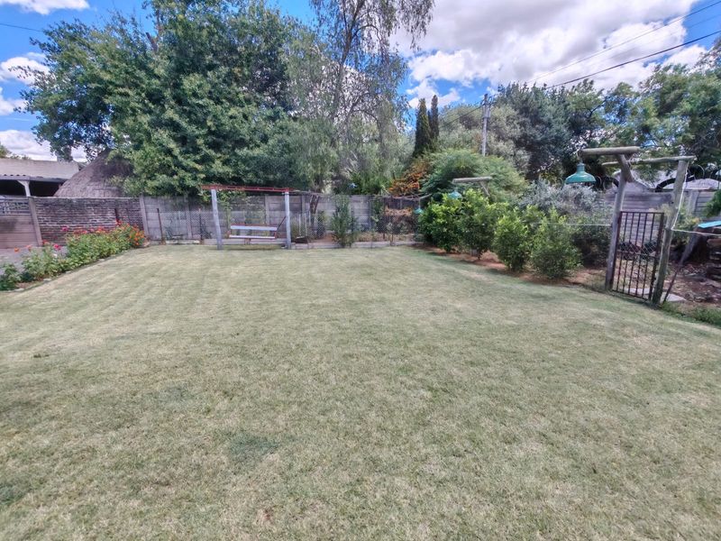 l 3 Bedroom house for sale with a swimming pool in Sasolburg Ext 23 - Photo 7