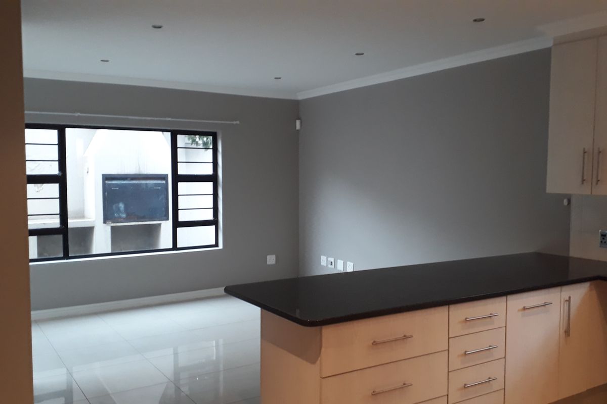 Beacon Bay - Modern and neat Lock up and go - Photo 4