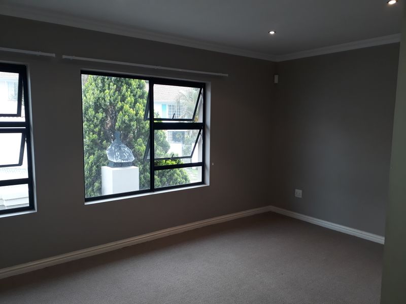 Beacon Bay - Modern and neat Lock up and go - Photo 7