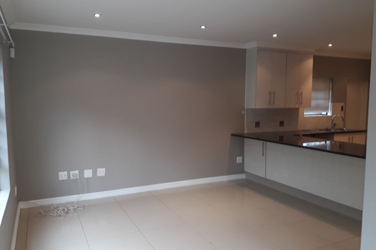 Beacon Bay - Modern and neat Lock up and go - Photo 3