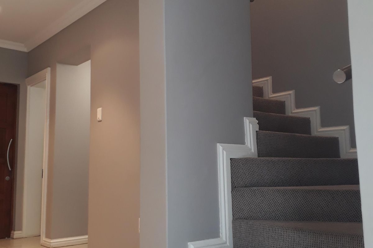 Beacon Bay - Modern and neat Lock up and go - Photo 5