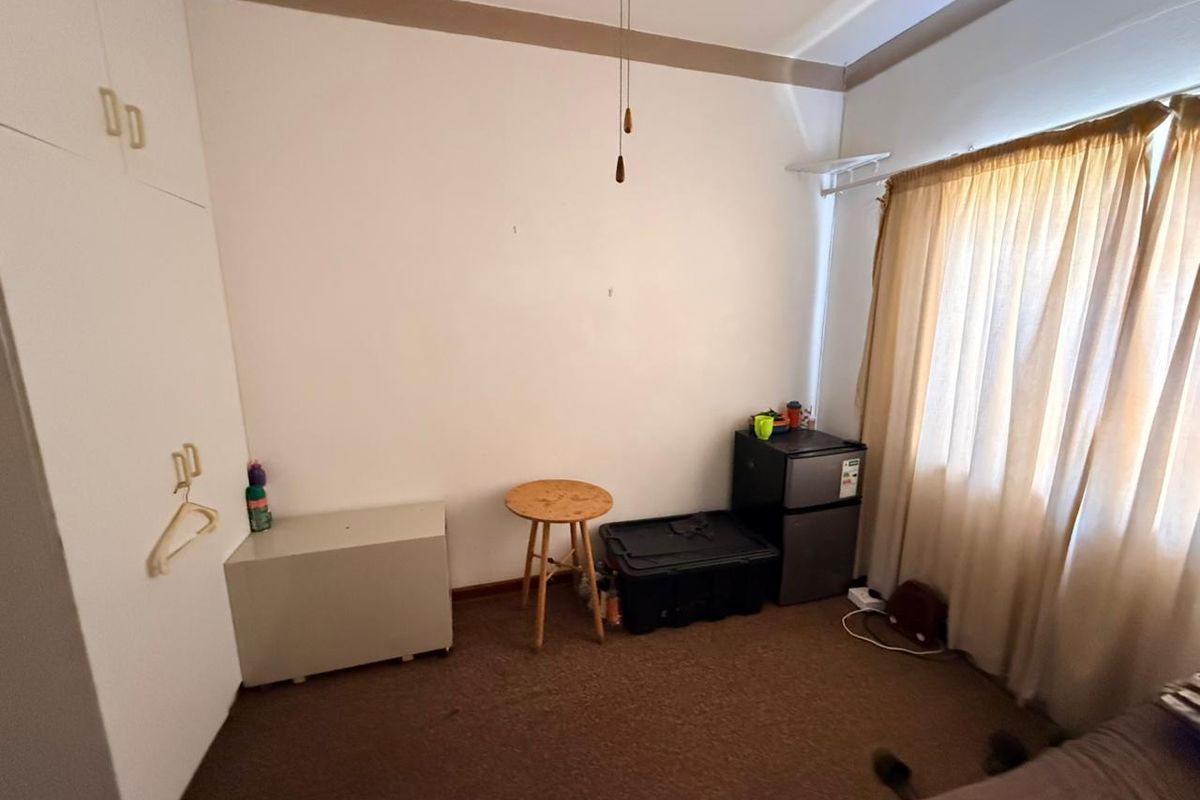 Well-Maintained 3 bedroom Home with Pool & Income-Generating Flatlet - Photo 4