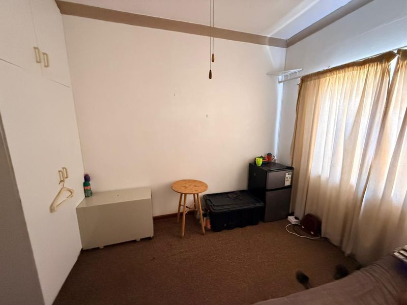 Well-Maintained 3 bedroom Home with Pool & Income-Generating Flatlet - Photo 4