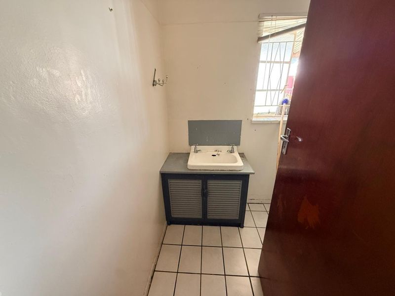 Well-Maintained 3 bedroom Home with Pool & Income-Generating Flatlet - Photo 8