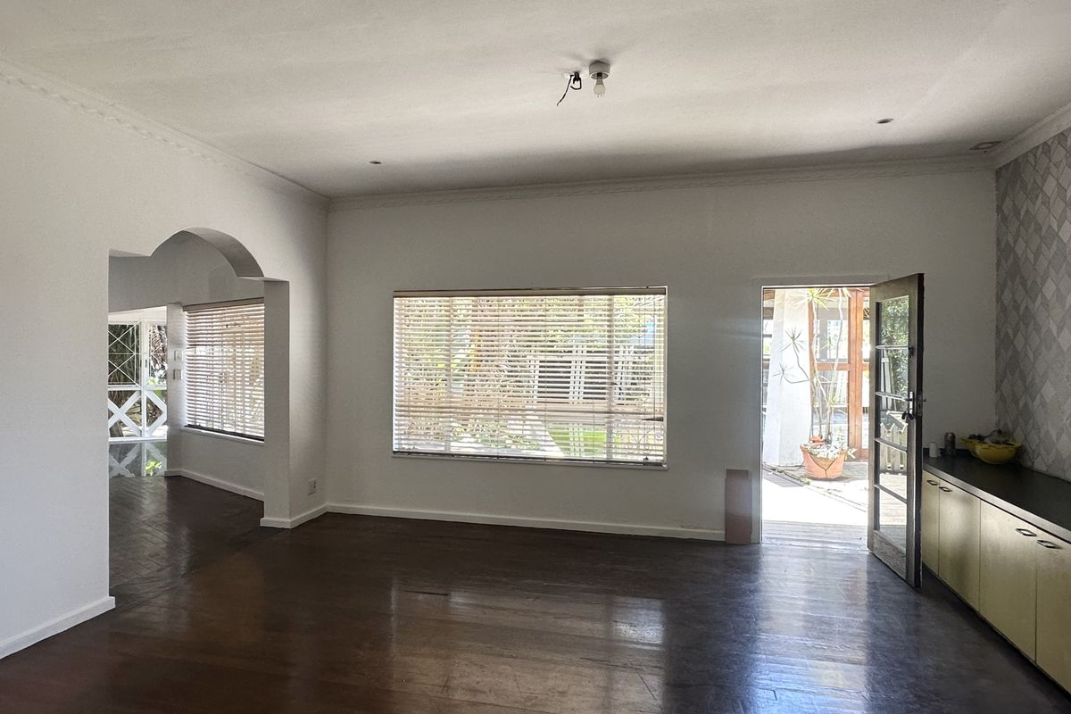 Location Meets Versatility - Live/Work In This Large, Well-Located Property - Central, Mthatha - Photo 4