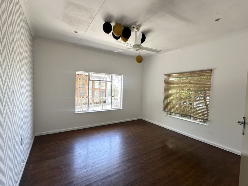 Location Meets Versatility - Live/Work In This Large, Well-Located Property - Central, Mthatha - Photo 8