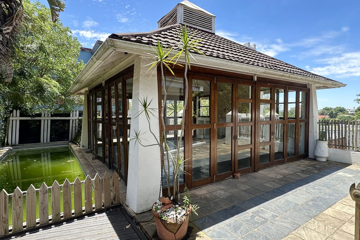 Location Meets Versatility - Live/Work In This Large, Well-Located Property - Central, Mthatha - Photo 2