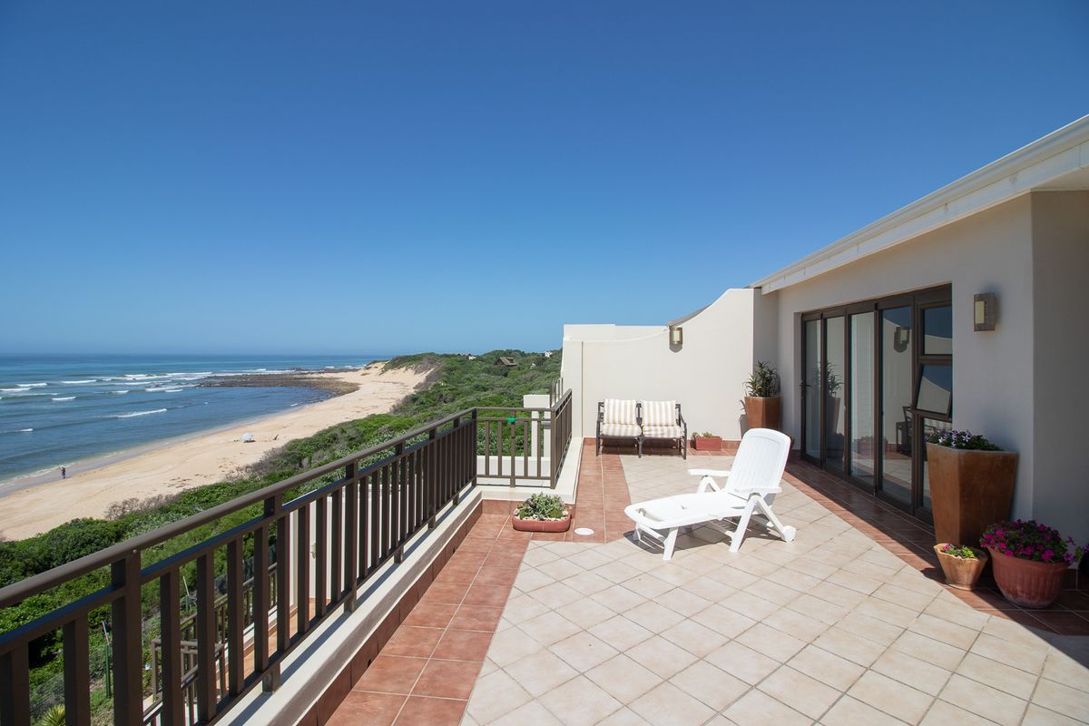 Luxury Beachfront Penthouse with Spectacular Sea Views in Port Alfred - Photo 3