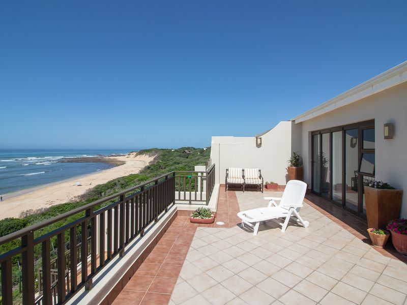 Luxury Beachfront Penthouse with Spectacular Sea Views in Port Alfred - Photo 3