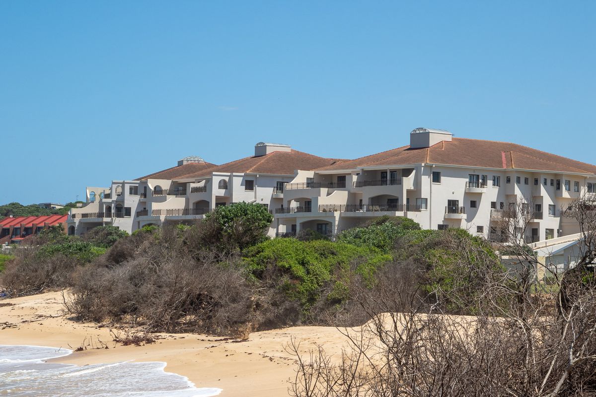 Luxury Beachfront Penthouse with Spectacular Sea Views in Port Alfred - Photo 4