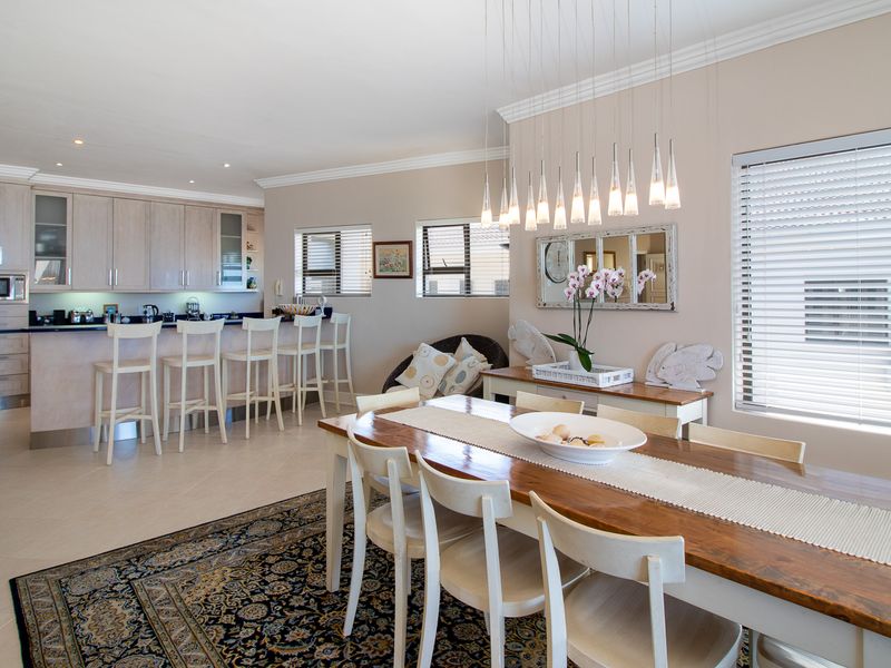 Luxury Beachfront Penthouse with Spectacular Sea Views in Port Alfred - Photo 10