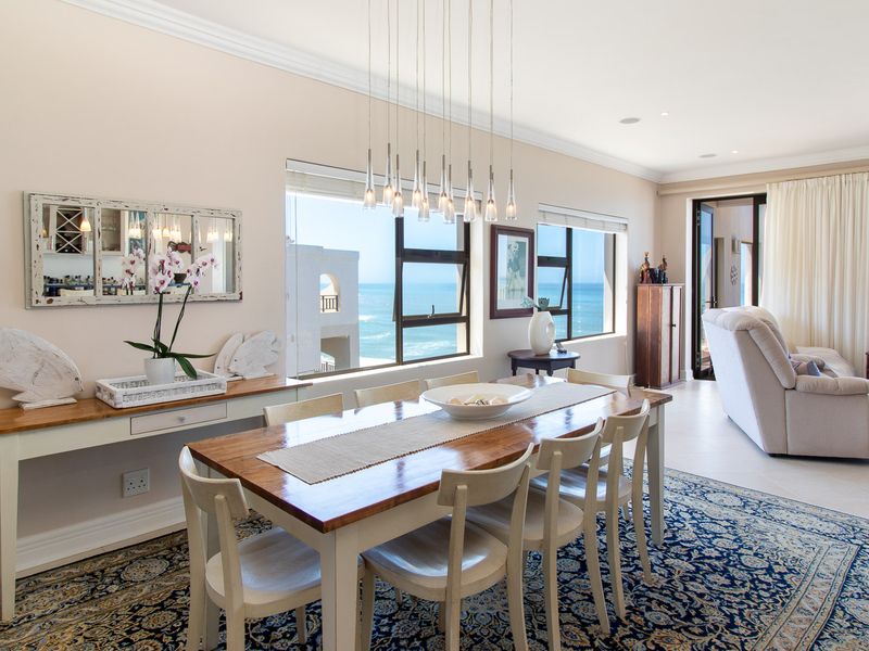 Luxury Beachfront Penthouse with Spectacular Sea Views in Port Alfred - Photo 8