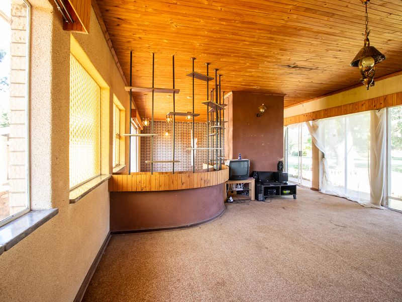 Ideal Investment & Smallholding Opportunity – A Must-See Property - Photo 2