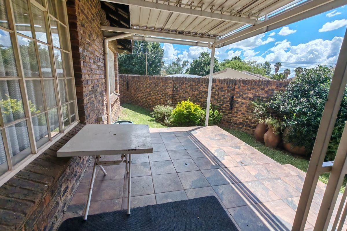 3 Bedroom Townhouse for Sale in Sasolburg Ext 11 - Photo 4