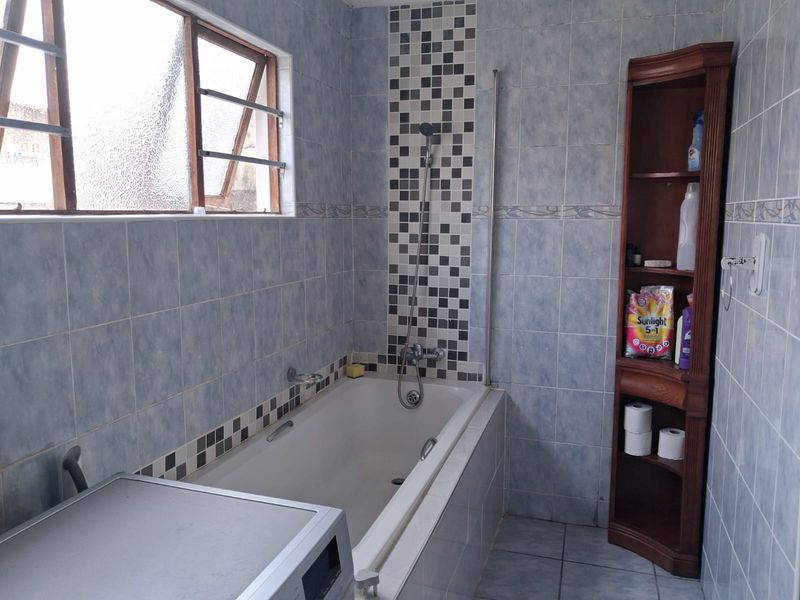 Spacious 1 bedroom garden flat in Sunnyridge - on shared property - Photo 10