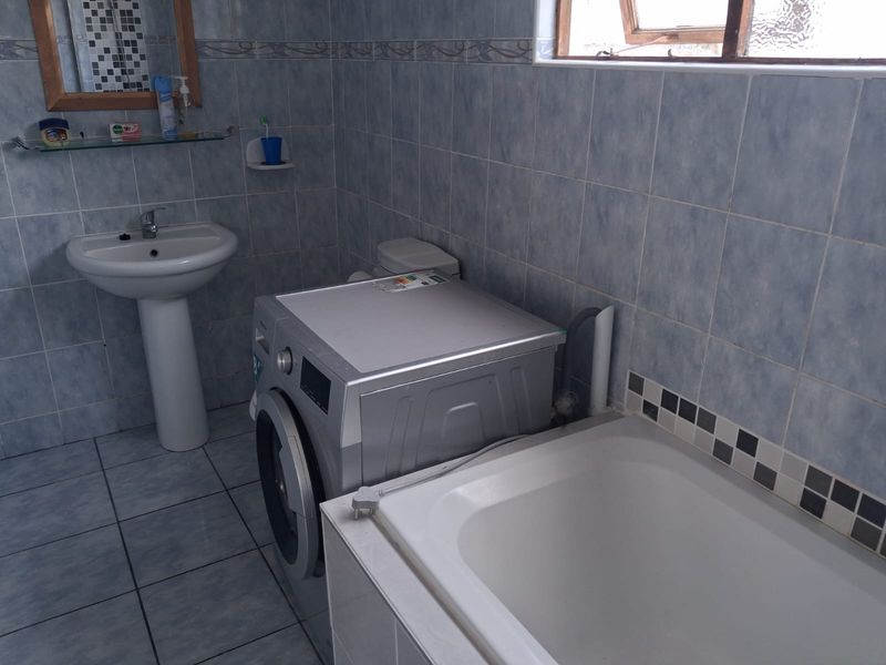 Spacious 1 bedroom garden flat in Sunnyridge - on shared property - Photo 9