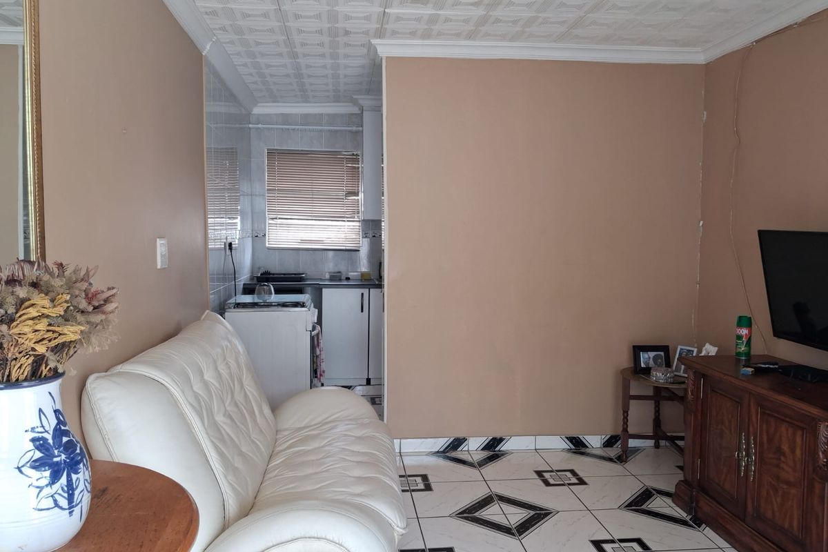 Spacious 1 bedroom garden flat in Sunnyridge - on shared property - Photo 5