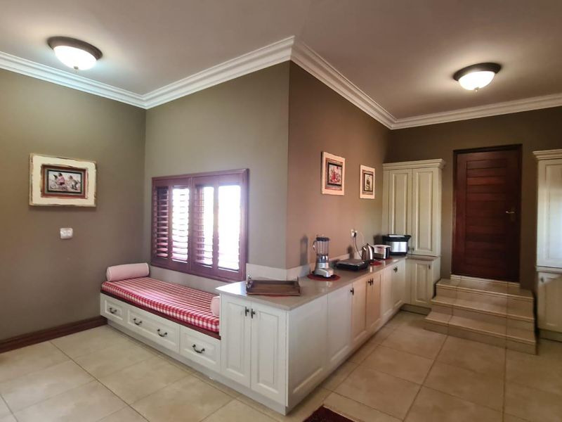 Pecan nut farm on Vaal Dam's banks - Photo 9