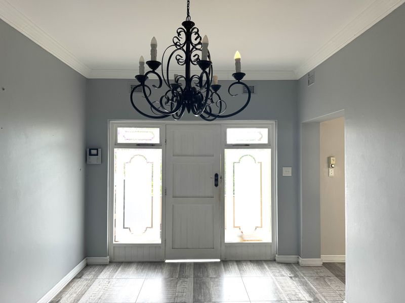 4 Bedroom House for Sale in Scottburgh South - Photo 2